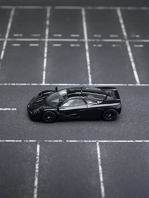 Xcartoys x POP RACE 1:64 McLaren F1 - JET BLACK hover