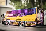GCD 1:64 Mitsubishi Fuso Super Great Transporter LBWK Chameleon Chrome