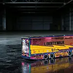 GCD 1:64 Mitsubishi Fuso Super Great Transporter LBWK Chameleon Chrome